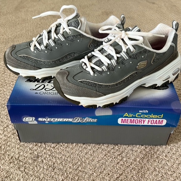 Women’s Skechers D’Lites with Air Cooled Memory Foam - Picture 1 of 3